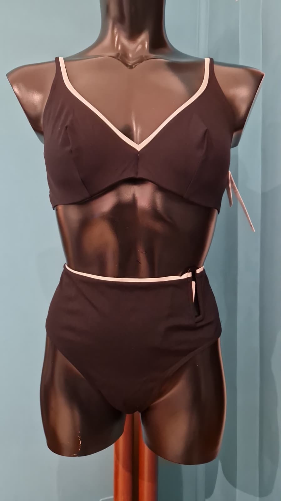 Bikini Donna Chantelle Nero con Dettagli Bianchi e Ferretto – Slip Alto